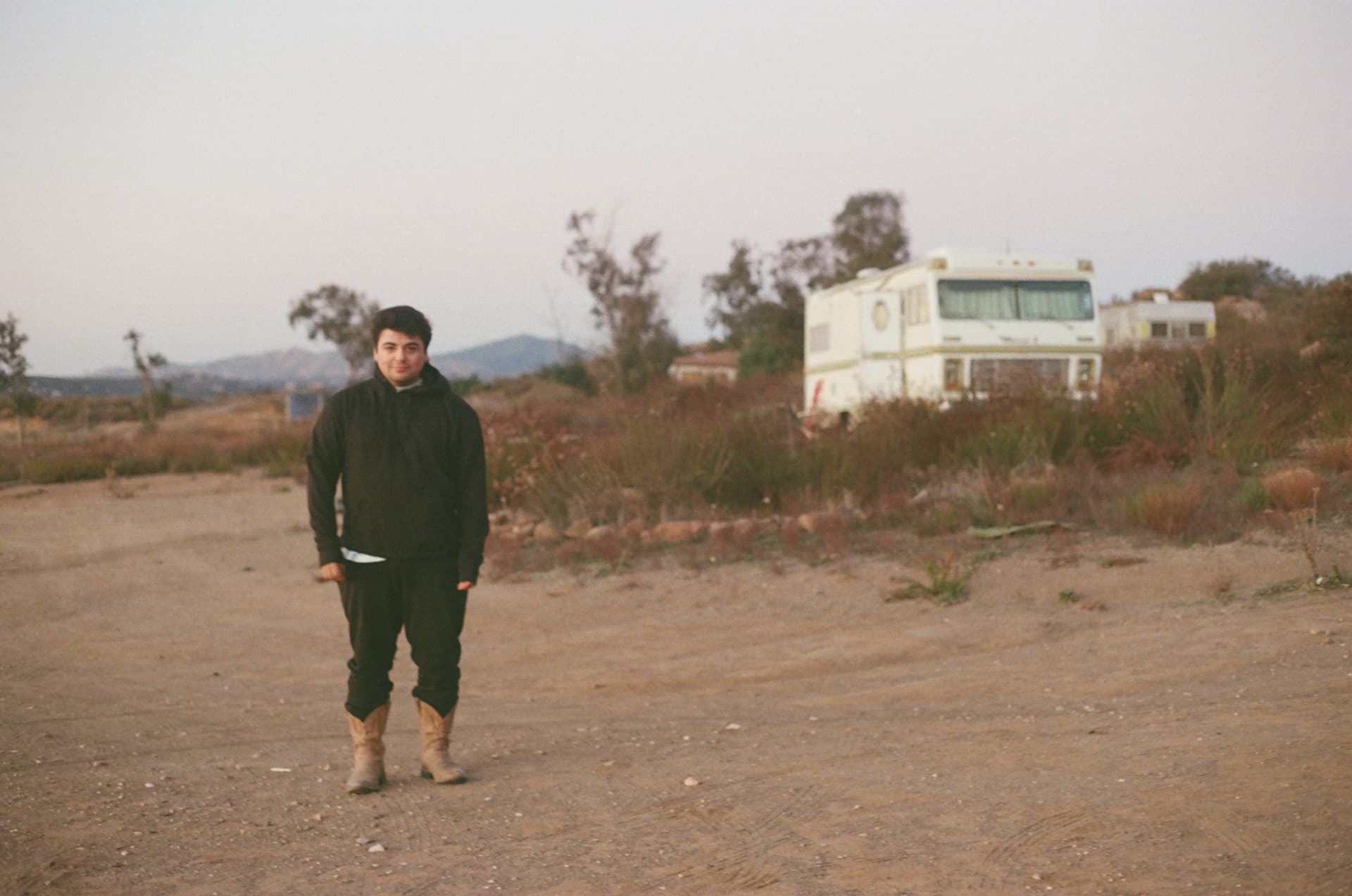 Calexico behind the scenes 7